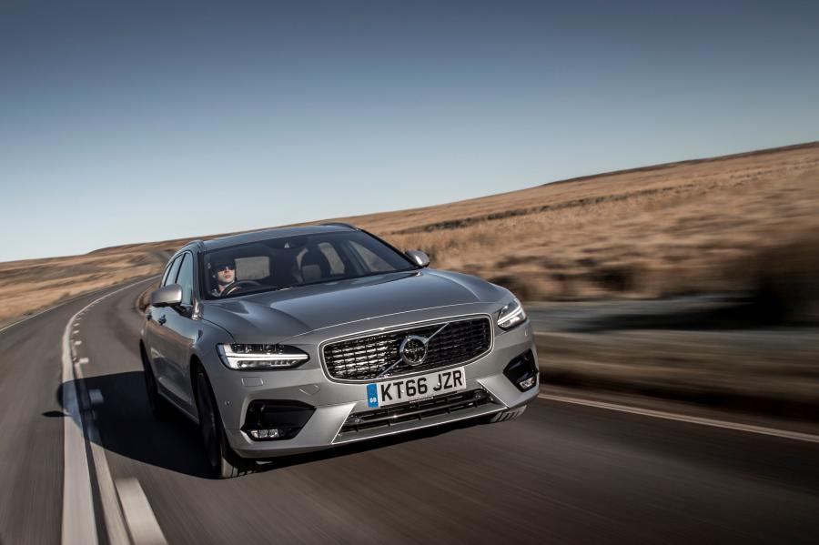  Volvo V90 D4 R-Deisgn 2017 года  (UK) (фото 12 из 40)